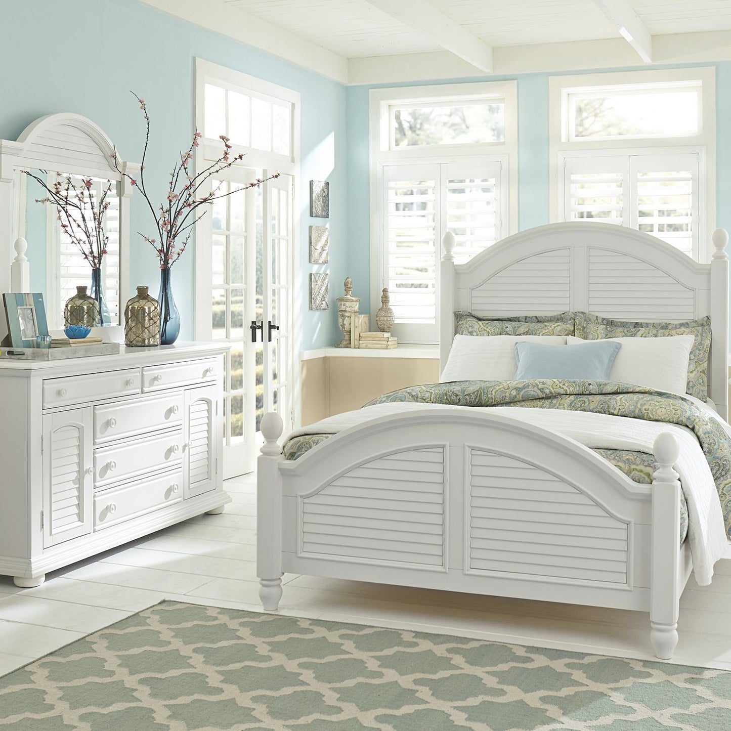 Summer House I - Queen Poster Bed, Dresser & Mirror