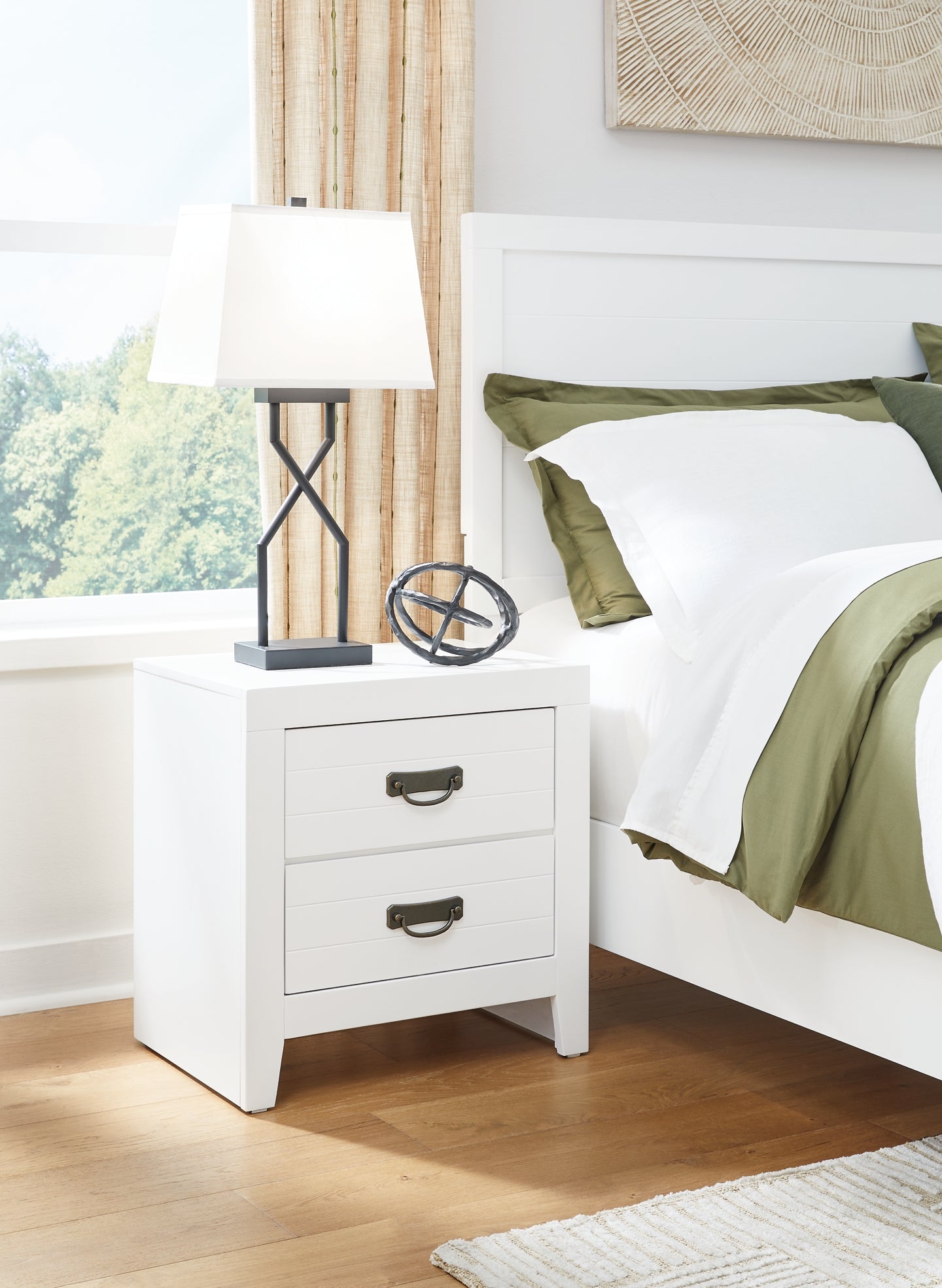 Binterglen Full Panel Bed with Nightstand