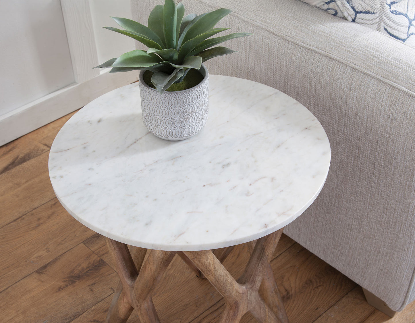 Wyman Banswara 20″ Round White Marble Top End Table
